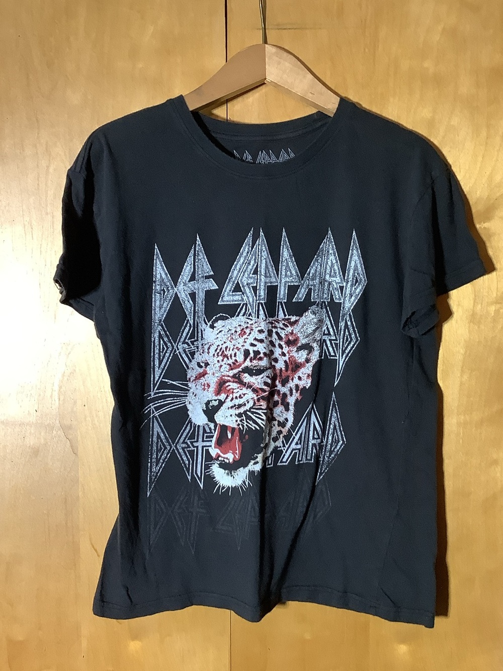 Def Leppard graphic tee, size large